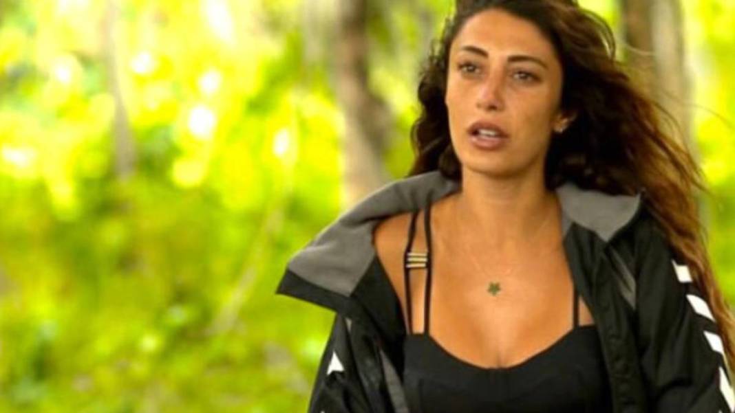 Arka Sokaklar'ın Bahar komiserini bir de şimdi görün! Mini elbisesiyle sokaklarda şov yaptı: Ne olur kelepçele bizi 3